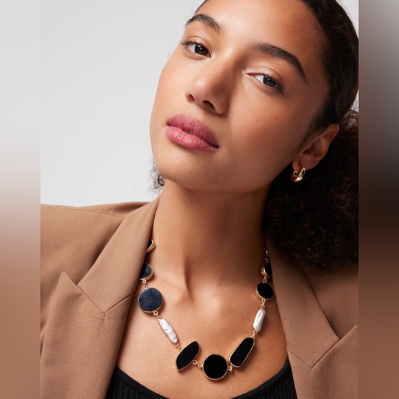 NWT WHBM Gold Pearl Short Necklace - Picture 3 of 3